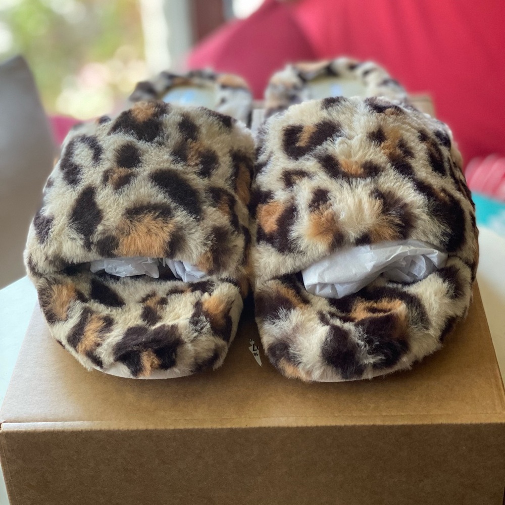 FAUX FUR SLIPPERS NWB